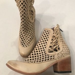 FREEBIRD LAZOR BOOTIE SZ 8 NEVER WORN